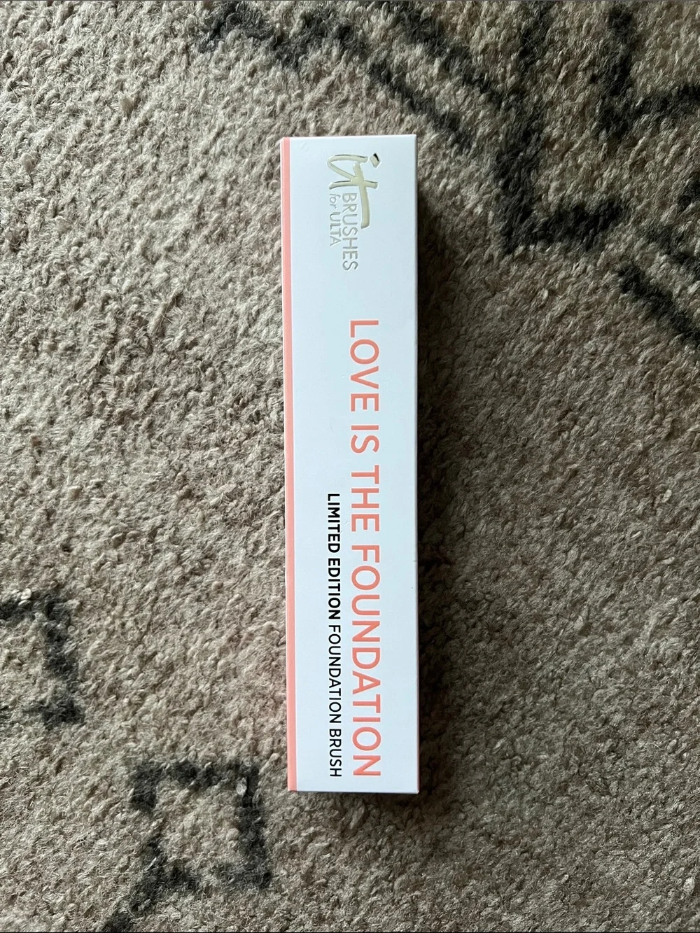🦋NWT - IT COSMETICS Limited Edition LOVE IS THE FOUNDATION Brush